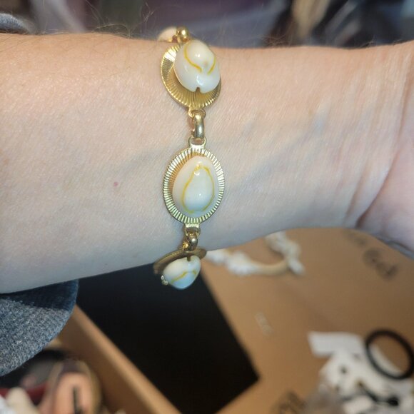 VINTAGE Chunky Gold Tone Link Bracelet | Statement Costume Jewelry - Picture 2 of 3